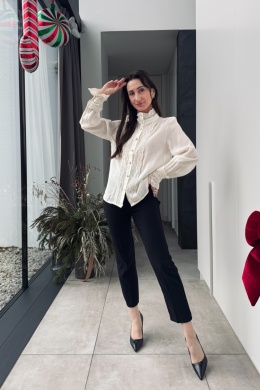 Koszula ze stójką i ozdobną koronką z rayonu | beżowa