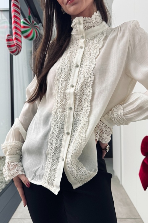 Koszula ze stójką i ozdobną koronką z rayonu | beżowa