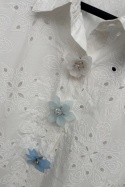 Ażurowa, bawełniana koszula z broszkami - kwiatami | biała