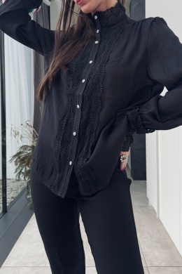 Koszula ze stójką i ozdobną koronką z rayonu | czarna