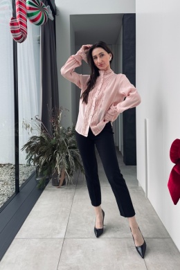 Koszula ze stójką i ozdobną koronką z rayonu | różowa