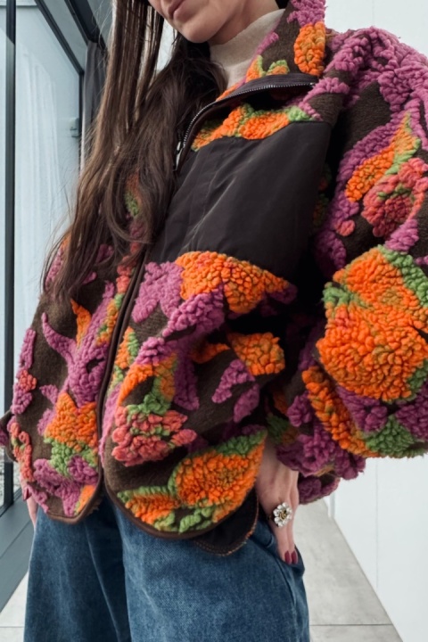 Kurtka polar w kolorowe kwiaty Cozy Flower Fall | czekolada Kurtka polar w kolorowe kwiaty Cozy Flower Fall | czekolada