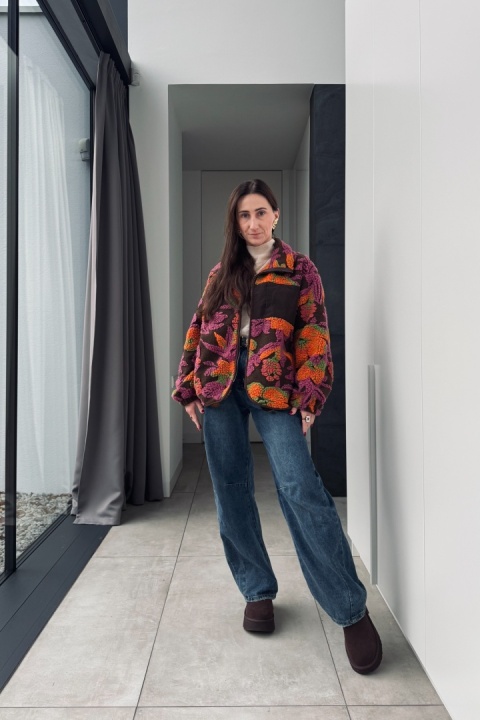 Kurtka polar w kolorowe kwiaty Cozy Flower Fall | czekolada Kurtka polar w kolorowe kwiaty Cozy Flower Fall | czekolada