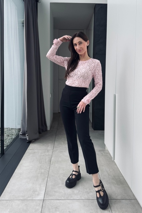 Koronkowa bluzeczka z różą na rękawie | różowa