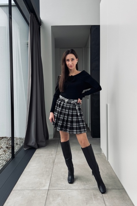 Mini spódnica w kratę WM1193, plisowana, biało-czarna flanelowa