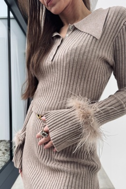 Sukienka midi z kaszmirem i wełną, z piórami | camel