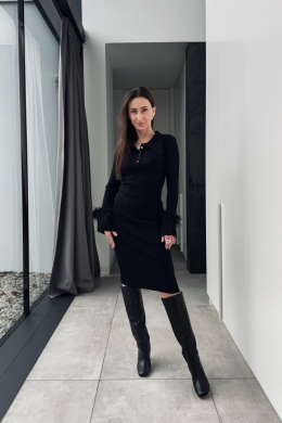 Sukienka midi z kaszmirem i wełną, z piórami | czarna