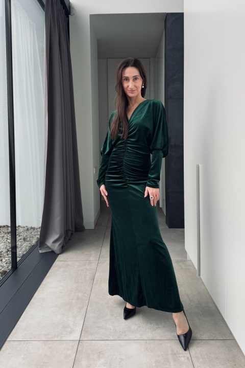 Welurowa sukienka maxi z drapowaniem | butelkowa zieleń