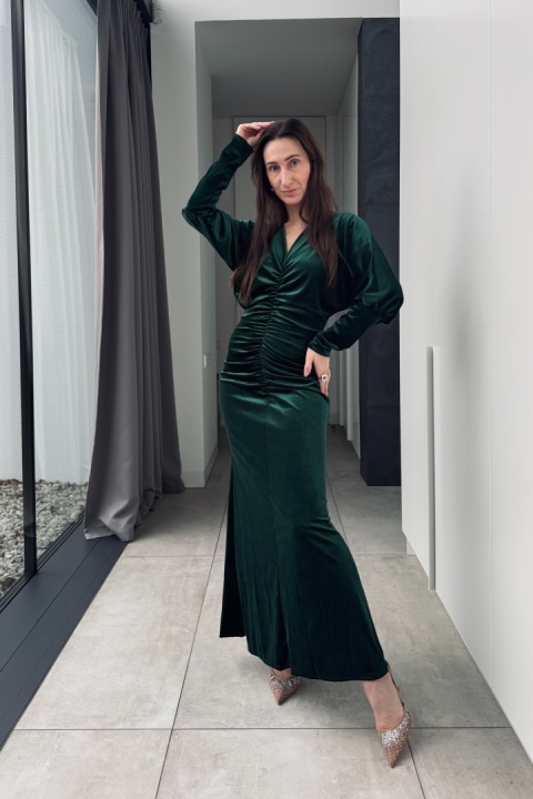 Welurowa sukienka maxi z drapowaniem | butelkowa zieleń