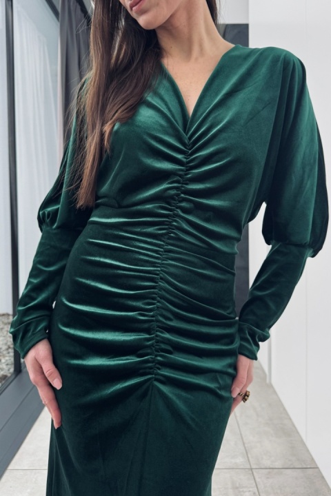 Welurowa sukienka maxi z drapowaniem | butelkowa zieleń