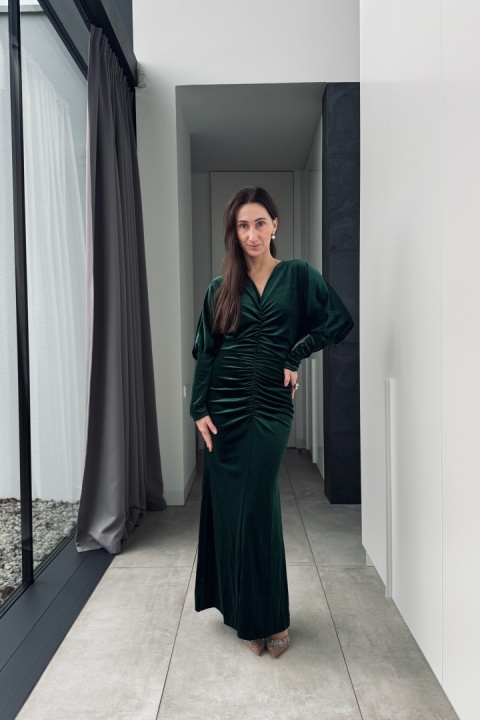 Welurowa sukienka maxi z drapowaniem | butelkowa zieleń