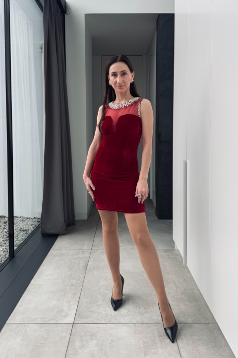 Welurowa sukienka mini z perełkami i tiulem | czerwona