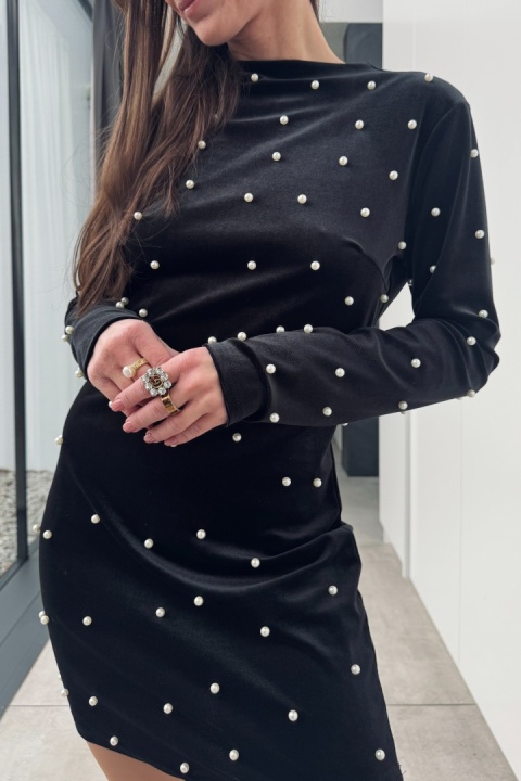 Welurowa sukienka mini ze stójką i perełkami