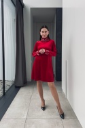 Welurowa sukienka z golfem i perełkami | czerwona