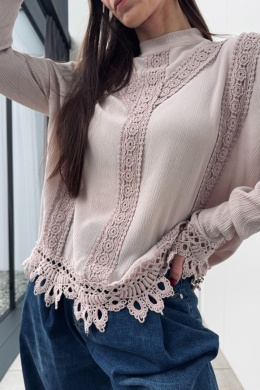 Wiskozowa bluzka z koronką w stylu vintage | różowa