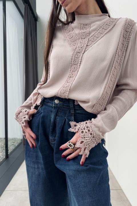 Wiskozowa bluzka z koronką w stylu vintage | różowa Wiskozowa bluzka z koronką w stylu vintage | różowa