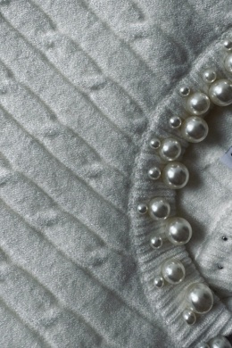 Wiskozowy sweterek Anabella z dodatkiem kaszmiru i angory, biały