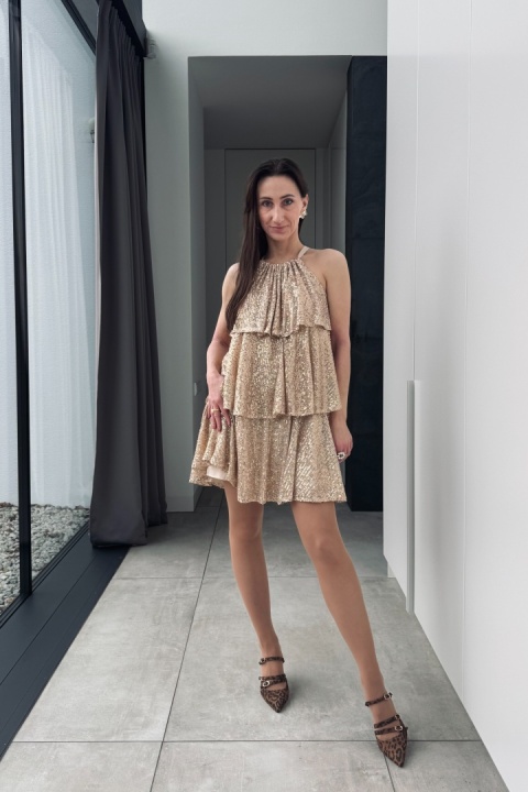 Zwiewna sukienka z cekinami, z kokardą z tyłu | złota